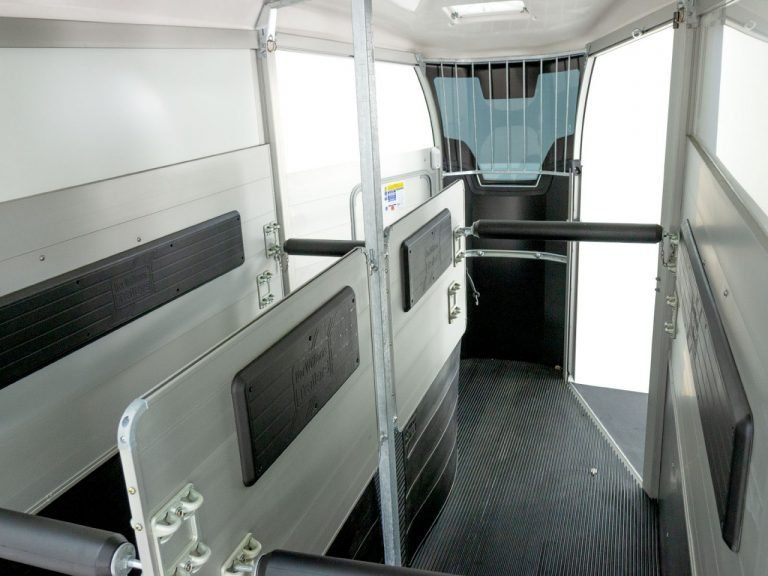 Reboque para Cavalos Ifor Williams HBX 511 – Saída Dianteira – Preto