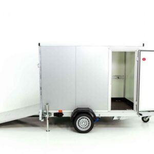 Reboque Furgão Vezeko VK – 152 × 255 × 160 cm – 1,3 t – Rampa e Porta Lateral