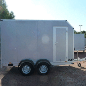 Reboque Furgão Vezeko VK Sandwich Silver – 184 × 355 × 205 cm – 2,7 t – Porta Lateral