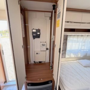 Caravana Hobby 540 WLU Excellent – Camas Individuais, 4 Lugares e Climatização