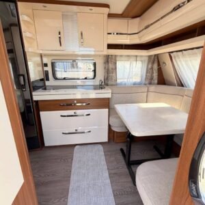 Caravana Hobby 540 WLU Excellent – Camas Individuais, 4 Lugares e Climatização