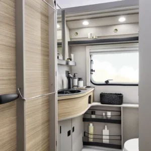 Caravana ERIBA Touring 560 – 4 Lugares para Dormir