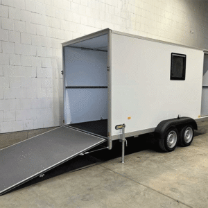 Reboque Furgão UNSINN UKU 421719-26-14 – Porta e Rampa – 2.600 kg